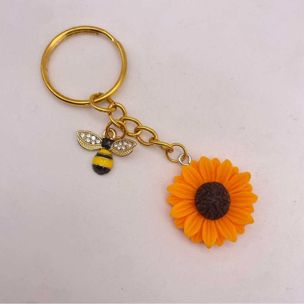 HONEY BEE + SUNFLOWER 🌻| Bag Charm | Keychain (Brand New!) 💘